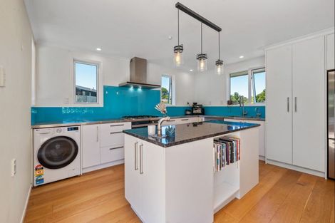 Photo of property in 9 Oawai Place, Marfell, New Plymouth, 4310