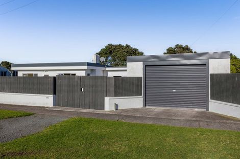 Photo of property in 62 Gisborne Terrace, Opunake, 4616