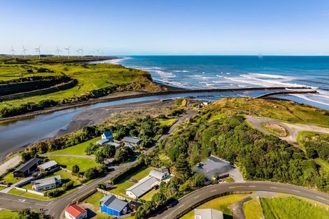 Photo of property in 9 Beach Road, Patea, 4520