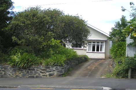 Photo of property in 147 Queen Street, Northcote Point, Auckland, 0627