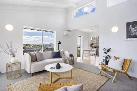 Photo of property in 1/125 Forrest Hill Road, Forrest Hill, Auckland, 0620