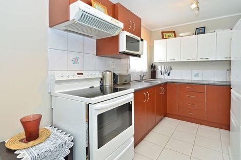 Photo of property in 2/9 Maplesden Drive, Clendon Park, Auckland, 2103
