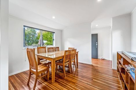 Photo of property in 5 Seabar Place, Glen Eden, Auckland, 0602