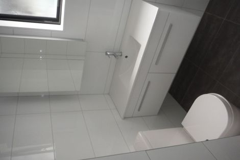 Photo of property in 2/10 Silver Moon Road, Albany Heights, Auckland, 0632