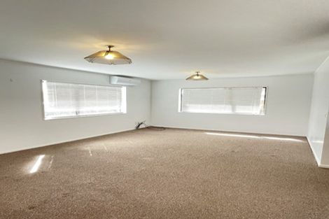 Photo of property in 58 Aviemore Drive, Highland Park, Auckland, 2010