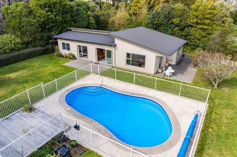 Photo of property in 41-43 Greenaway Road, Waikanae, 5036