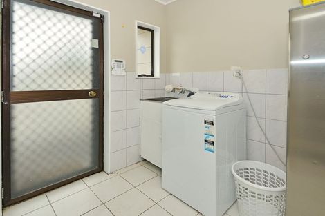 Photo of property in 2/9 Maplesden Drive, Clendon Park, Auckland, 2103