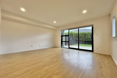 Photo of property in 96e Triangle Road, Massey, Auckland, 0614