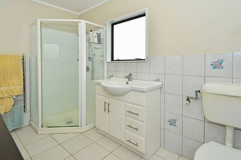 Photo of property in 2/9 Maplesden Drive, Clendon Park, Auckland, 2103