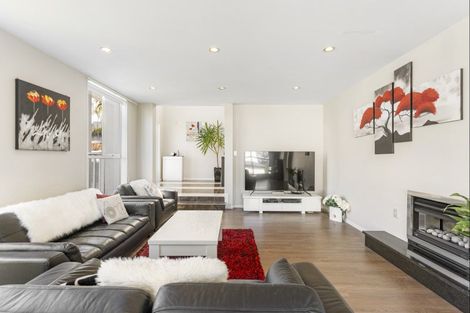 Photo of property in 43 Zara Court, Windsor Park, Auckland, 0632