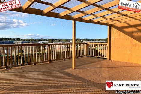 Photo of property in 2/70 College Road, Northcote, Auckland, 0627