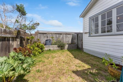 Photo of property in 1 Eruini Street, Waikanae Beach, Waikanae, 5036