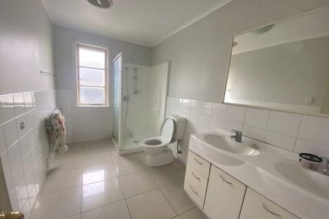 Photo of property in 54 Hayr Road, Three Kings, Auckland, 1042