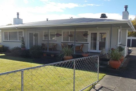 Photo of property in 16 Ongo Road, Hunterville, 4730