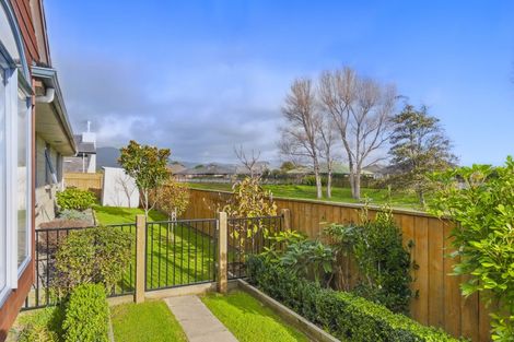 Photo of property in 41 Holcombe Drive, Paraparaumu, 5032