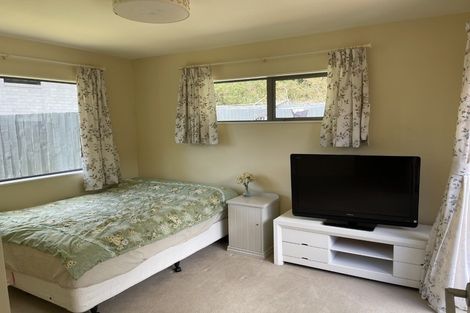 Photo of property in 19 Barnsley Place, Henderson, Auckland, 0612