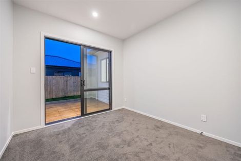 Photo of property in 17 Mcindoe Road, Kumeu, 0810