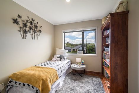 Photo of property in 6 Aotea Drive, Aotea, Porirua, 5024