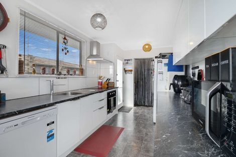 Photo of property in 31 Cross Street, Castlecliff, Whanganui, 4501