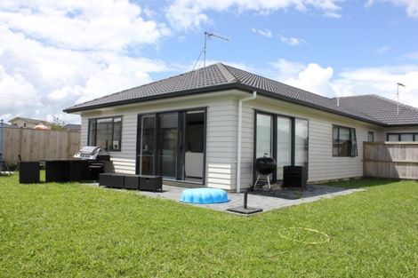 Photo of property in 4 Pohue Avenue, Huapai, Kumeu, 0810