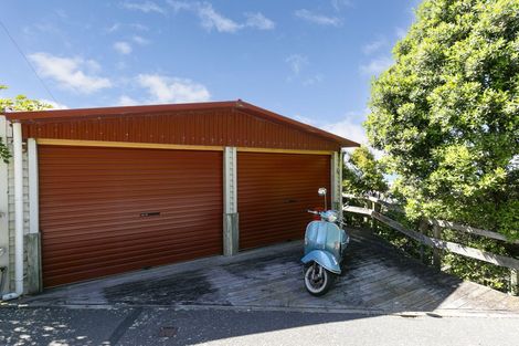 Photo of property in 159 Sutherland Road, Lyall Bay, Wellington, 6022