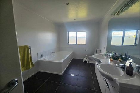 Photo of property in 115 Kirton Drive, Riverstone Terraces, Upper Hutt, 5018