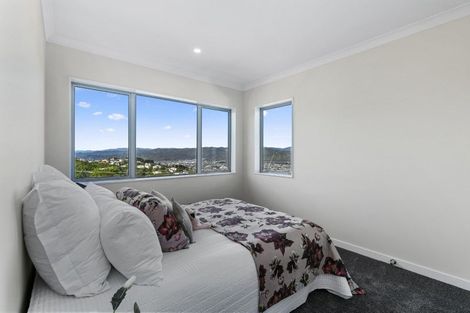 Photo of property in 4 Poto Road, Normandale, Lower Hutt, 5010