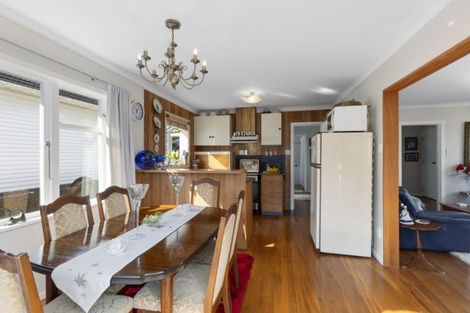 Photo of property in 32 Lowry Crescent, Stokes Valley, Lower Hutt, 5019