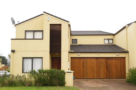 Photo of property in 11 Spalding Rise, Golflands, Auckland, 2013