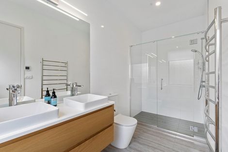 Photo of property in 11a Clairville Crescent, Wai O Taiki Bay, Auckland, 1072