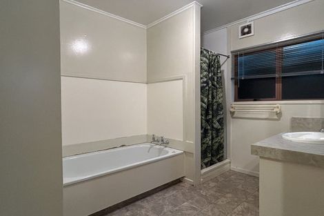 Photo of property in 1/12 Gradwell Place, Two Mile Bay, Taupo, 3330