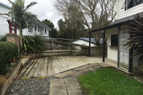 Photo of property in 33 Elizabeth Drive, West Harbour, Auckland, 0618