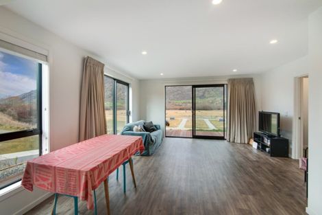 Photo of property in 28 Hayes Creek Road, Lake Hayes Estate, Queenstown, 9304