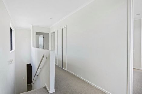 Photo of property in 2 Akeake Lane, Manurewa, Auckland, 2102