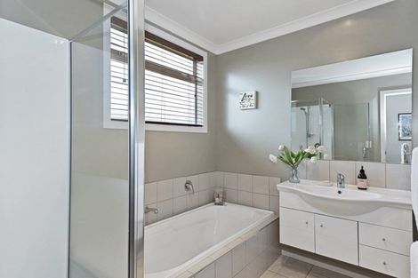 Photo of property in 5 Oldfield Court, Huntington, Hamilton, 3210