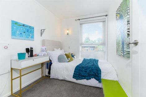 Photo of property in 43 Knightsbridge Drive, Forrest Hill, Auckland, 0620