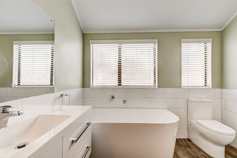 Photo of property in 2/13 Mana Esplanade, Paremata, Porirua, 5026