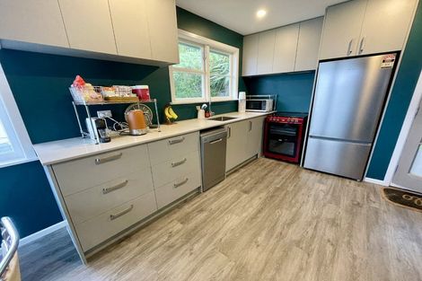 Photo of property in 19 Salford Street, Newlands, Wellington, 6037