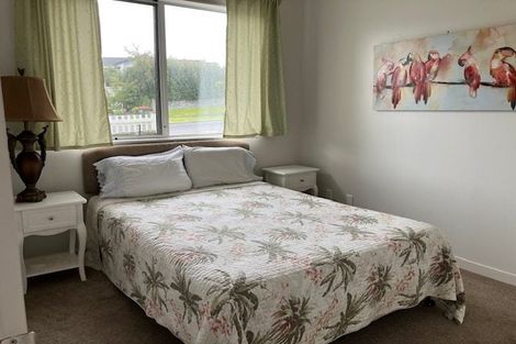 Photo of property in 23 Maka Terrace, Orewa, 0931