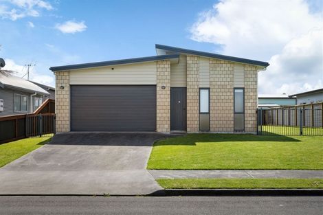 Photo of property in 16 Surfers Avenue, Waihi Beach, 3611