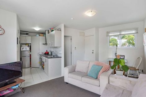 Photo of property in 8/37 Waipa Street, Birkenhead, Auckland, 0626