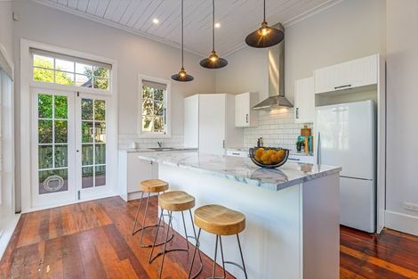 Photo of property in 19 Alfred Street, Roslyn, Palmerston North, 4414