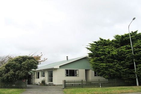 Photo of property in 10 Hadfield Place, Paraparaumu Beach, Paraparaumu, 5032
