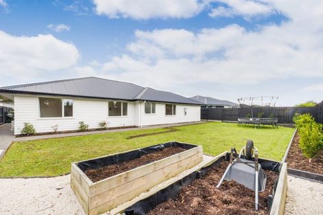 Photo of property in 24 Freedom Drive, Kelvin Grove, Palmerston North, 4414