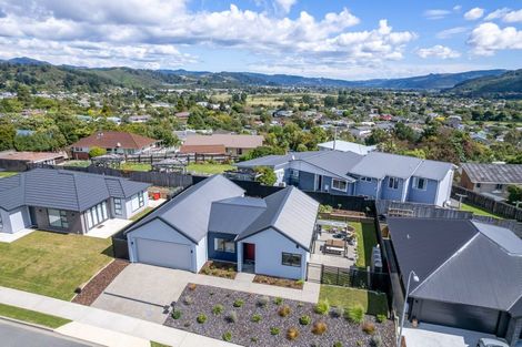 Photo of property in 11 Rewarewa Way, Timberlea, Upper Hutt, 5018