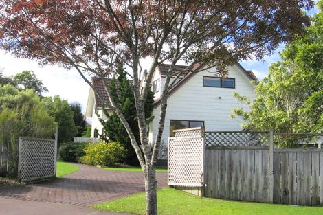 Photo of property in 4 Kallaroo Place, Botany Downs, Auckland, 2010
