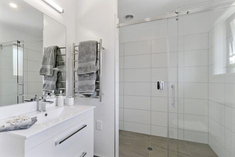 Photo of property in 128 Lisle Farm Drive, Pukekohe, 2120