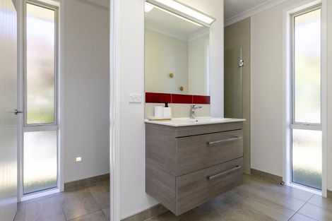 Photo of property in 7 Magnolia Rise, Waipahihi, Taupo, 3330