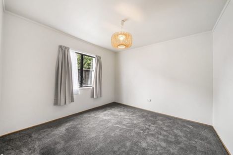 Photo of property in 91 Manhattan Heights, Glendene, Auckland, 0602