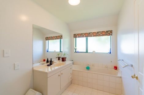 Photo of property in 132 Round Hill Road, Loburn, 7472